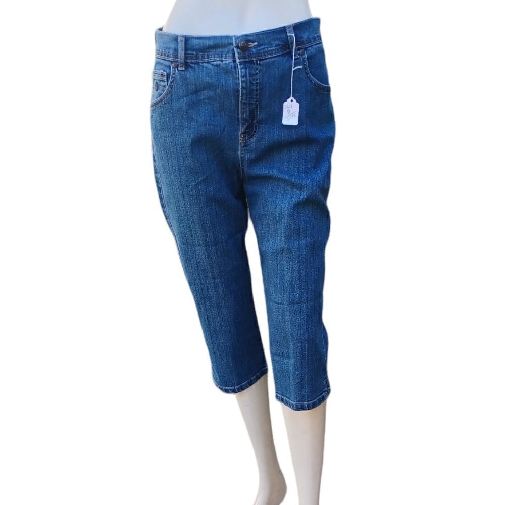 51428...Gloria Vanderbilt Crop Jeans Size 8P, W28" 17"Inseam 10"Rise