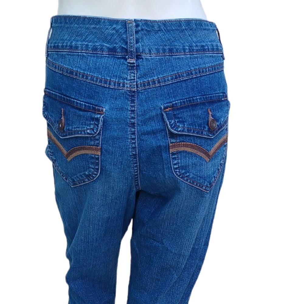 516748....Bandolinoblu Crop Jeans Size 8, 30" Waist 19" Inseam 9" Rise