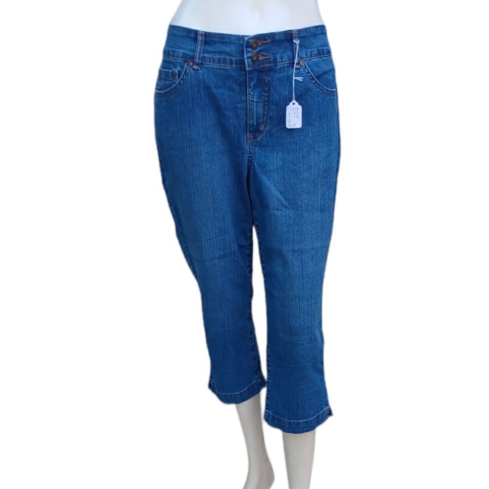 516748....Bandolinoblu Crop Jeans Size 8, 30" Waist 19" Inseam 9" Rise