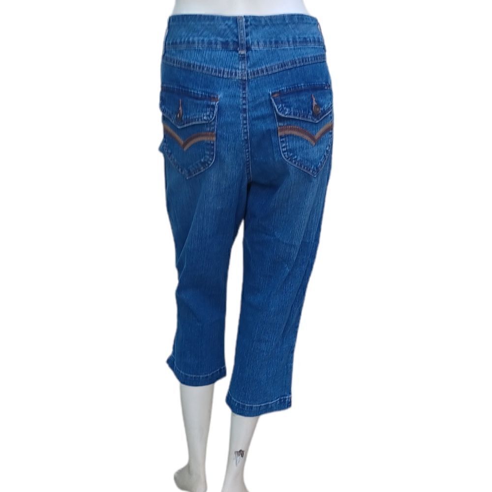 516748....Bandolinoblu Crop Jeans Size 8, 30" Waist 19" Inseam 9" Rise