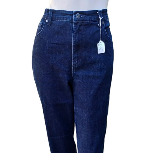 10478...Gloria Vanderbilt Straight leg Jeans Size 10, W28" 28 1/2"Inseam 11"Rise
