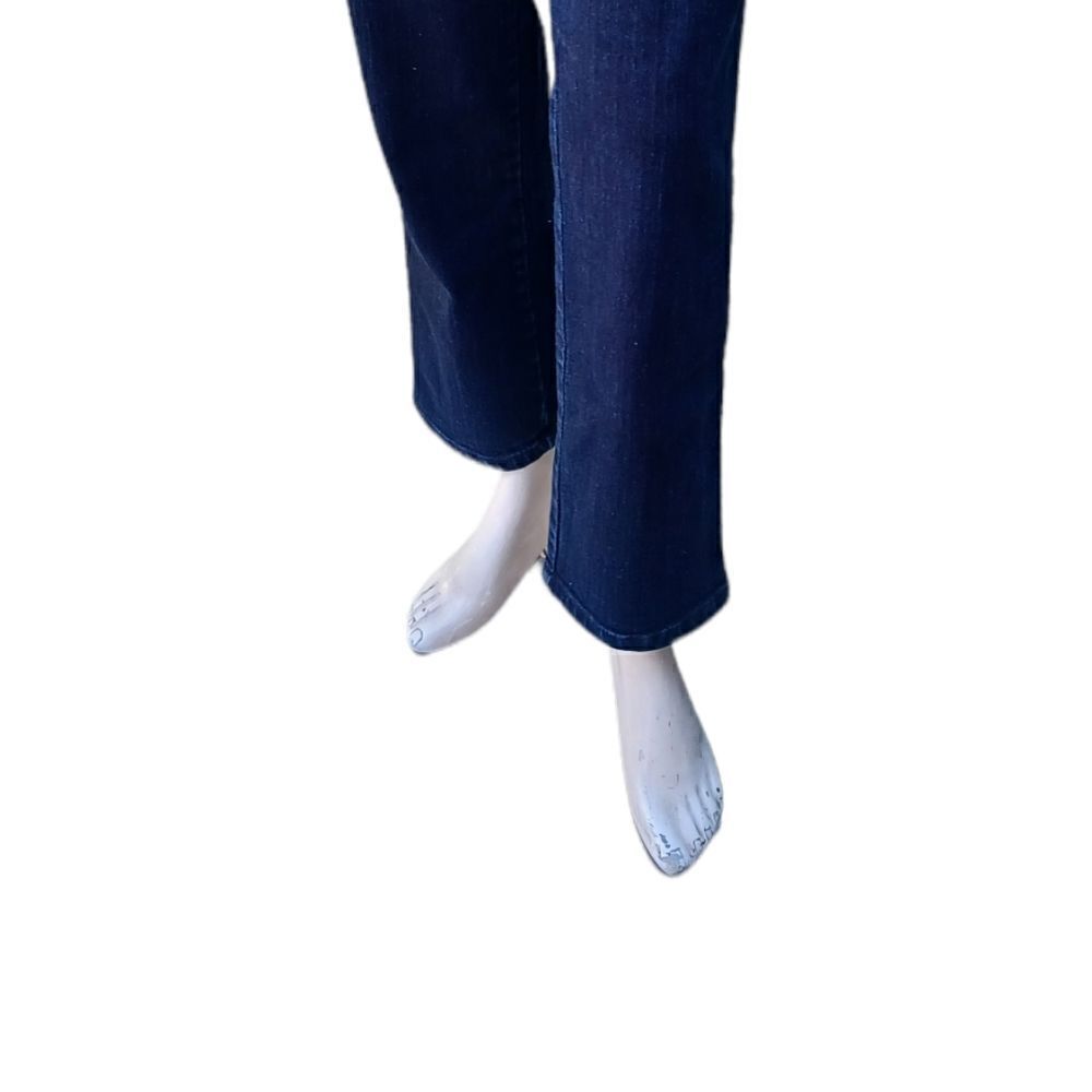 10478...Gloria Vanderbilt Straight leg Jeans Size 10, W28" 28 1/2"Inseam 11"Rise