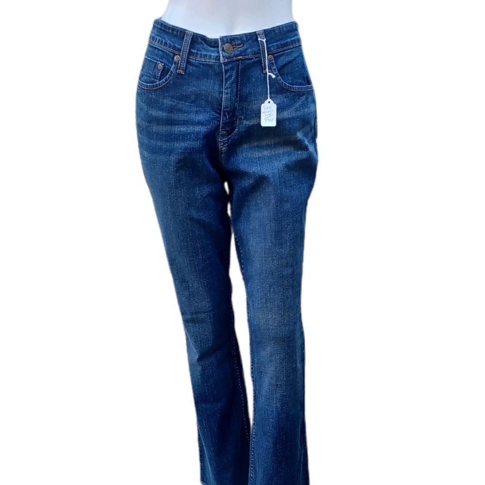 43618....Levis Signature Bootcut Jeans Size 10M