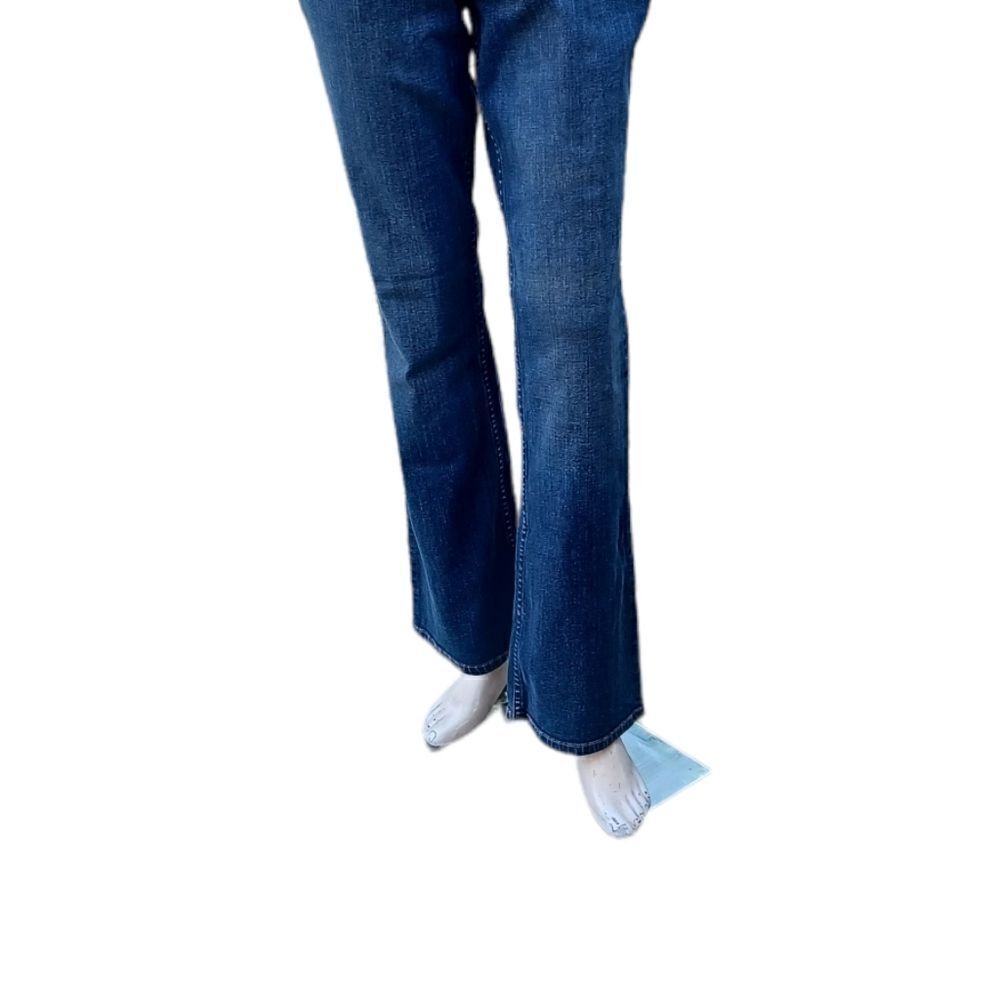 43618....Levis Signature Bootcut Jeans Size 10M