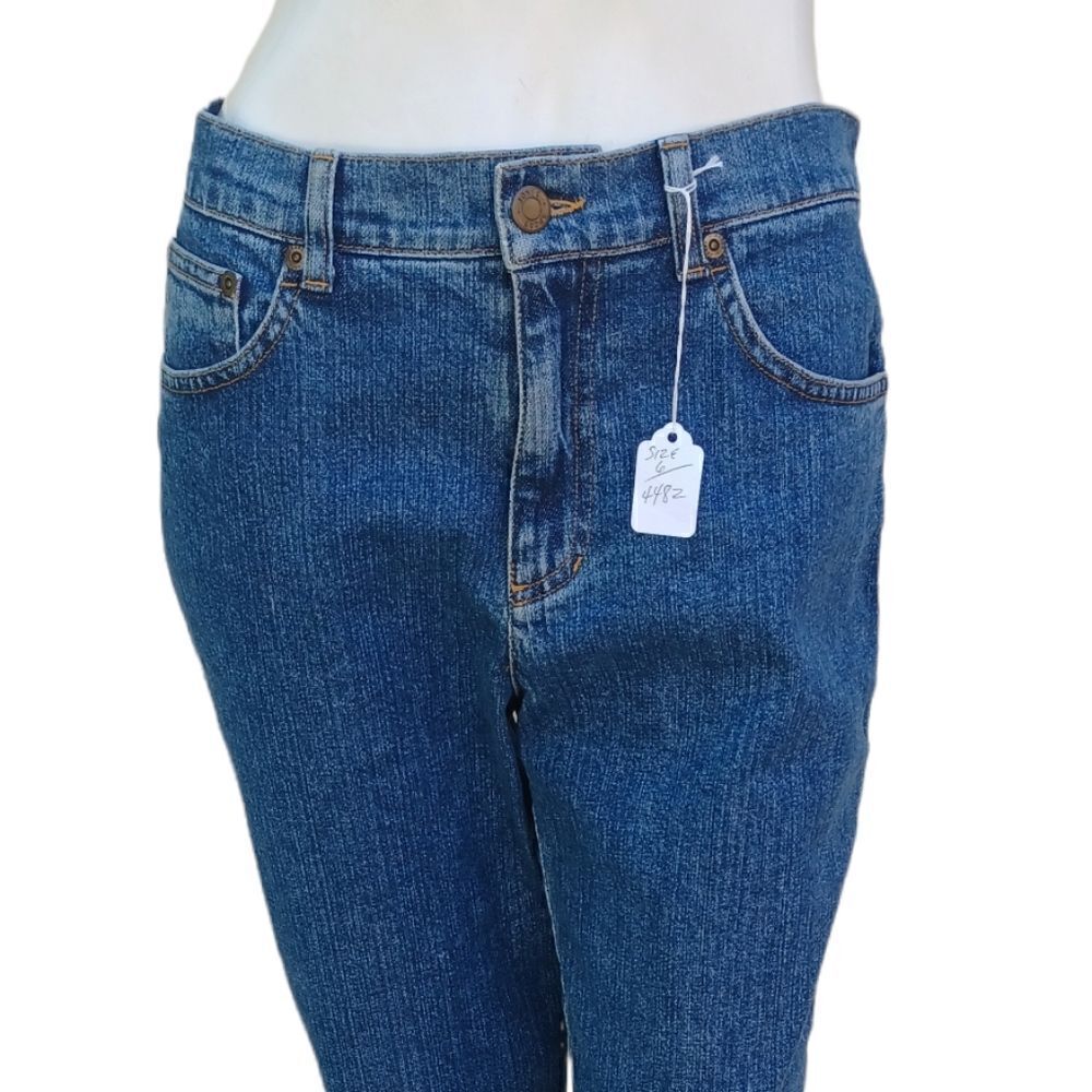 43718..Jones Sport Crop Jeans Size 10, W32" 21"Inseam 11"Rise