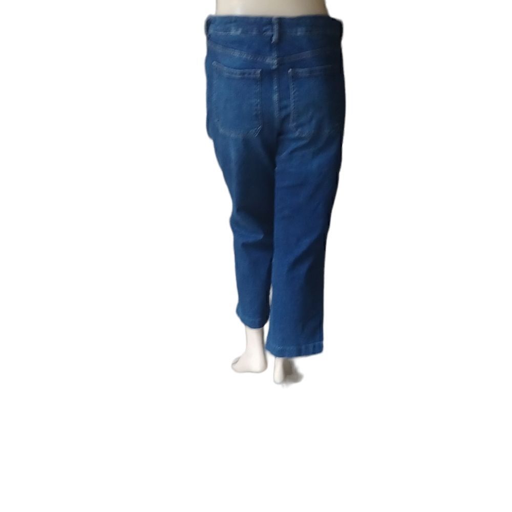 655839...Old Navy Straight leg Crop Jeans Size 16, W34" 25"Inseam 12"Rise