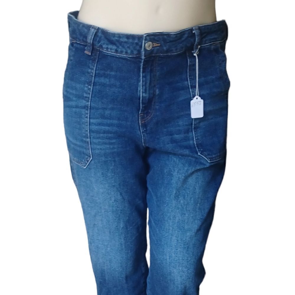 655839...Old Navy Straight leg Crop Jeans Size 16, W34" 25"Inseam 12"Rise