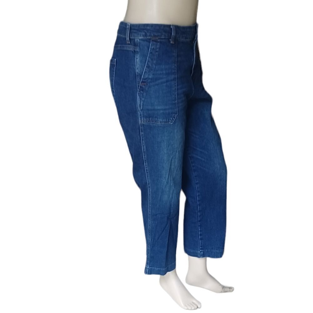 655839...Old Navy Straight leg Crop Jeans Size 16, W34" 25"Inseam 12"Rise