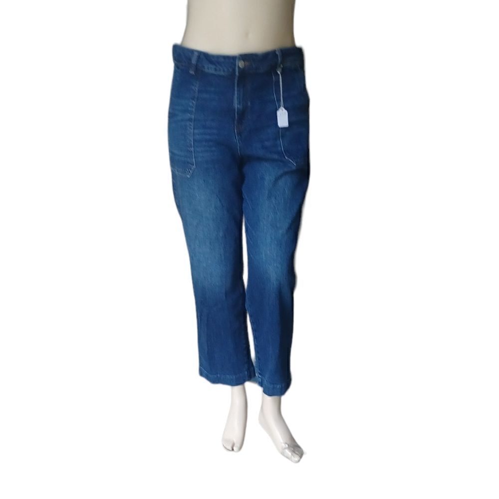 655839...Old Navy Straight leg Crop Jeans Size 16, W34" 25"Inseam 12"Rise