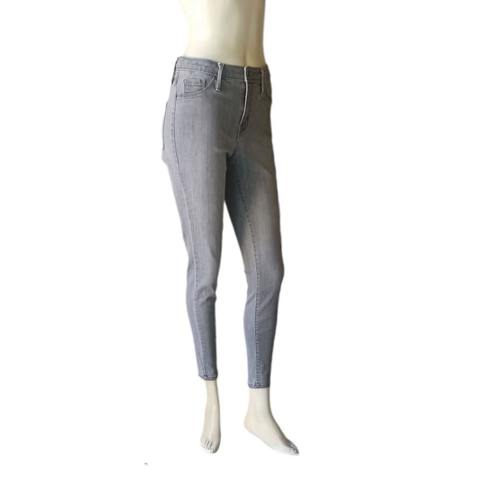 7006419.....Preowned Mossimo Denim Jeans Size 6/28R, W26"Inseam  26" 9"Rise