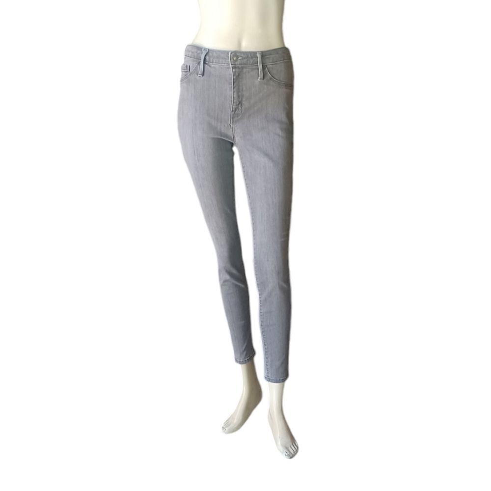 7006419.....Preowned Mossimo Denim Jeans Size 6/28R, W26"Inseam  26" 9"Rise