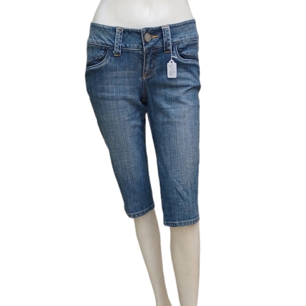 52432......American Rag Cie Crop Jeans Size 3
