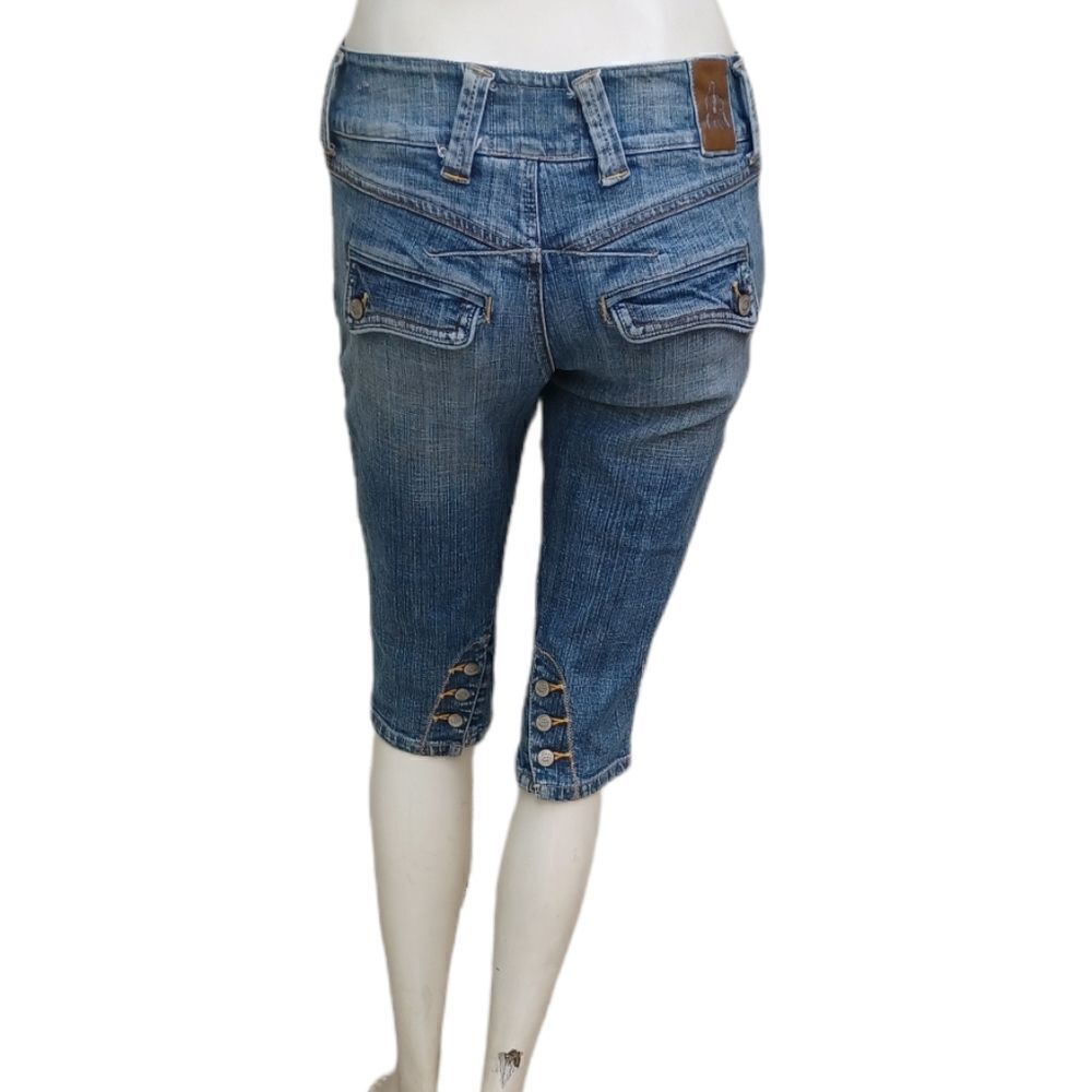 52432......American Rag Cie Crop Jeans Size 3