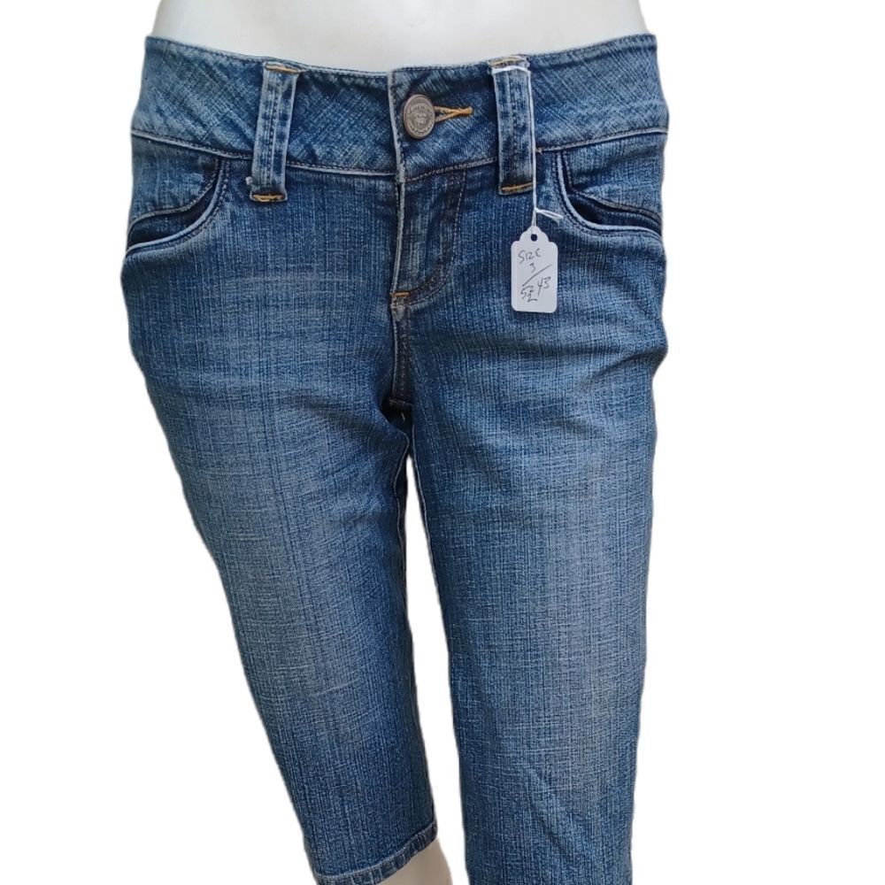 52432......American Rag Cie Crop Jeans Size 3