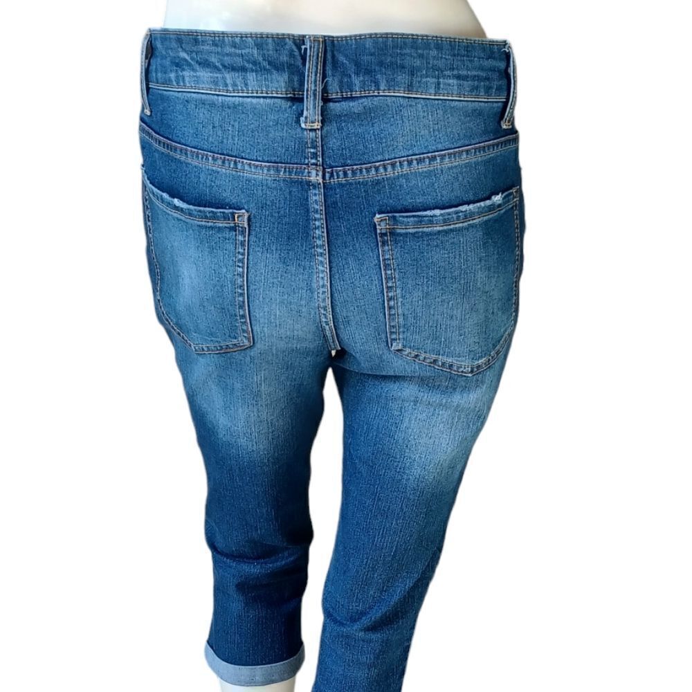 67095...Time and Tru Crop Jeans Size 8, W28" 19"Inseam 8"Rise