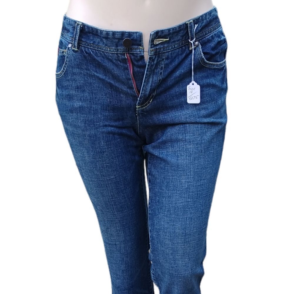 507514....Liz Claiborne Slim Jean Size 12, W31" 29"Inseam   9"Rise