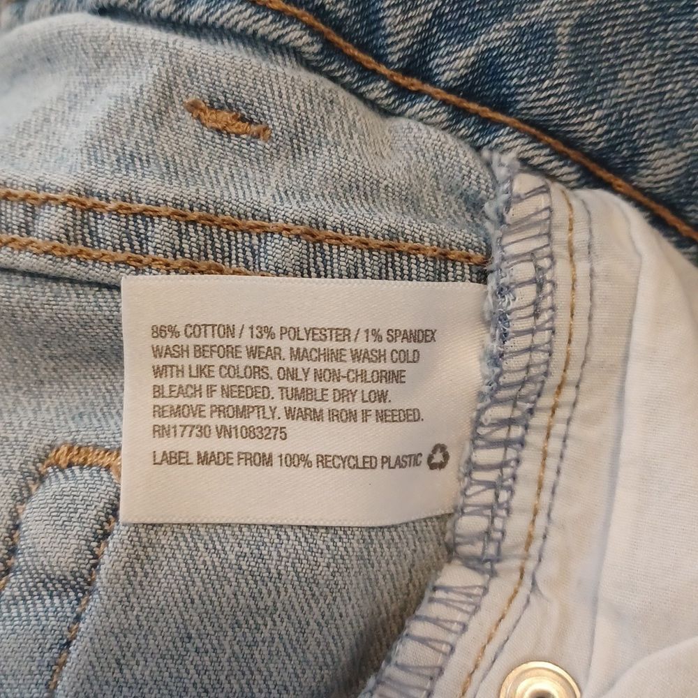 103115....Cherokee Skinny Jeans Size Jr. 16, W28" 28"Inseam   8"Rise