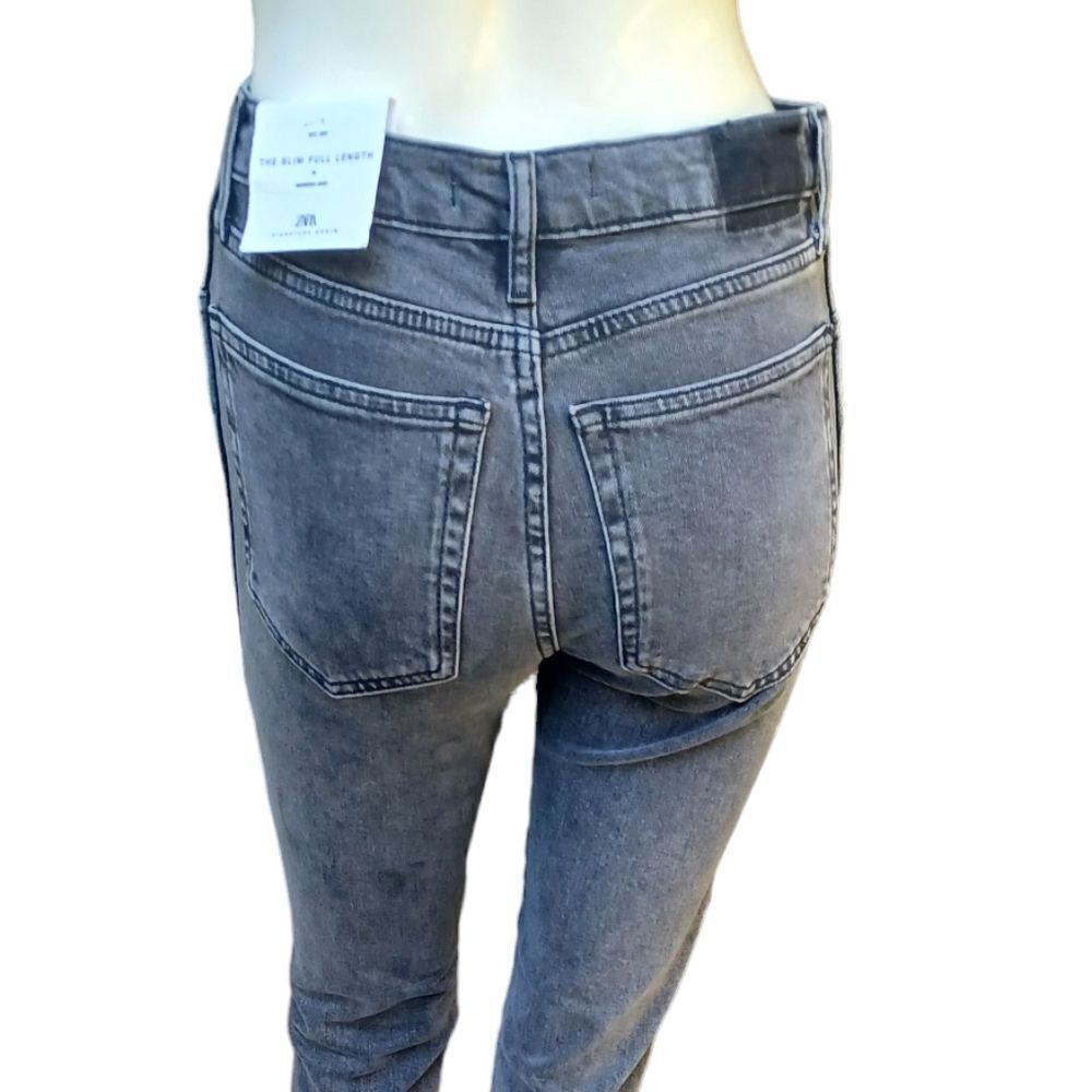 682046....ZARA Straight leg Jeans Size 2, W24" 30"Inseam 10"Rise