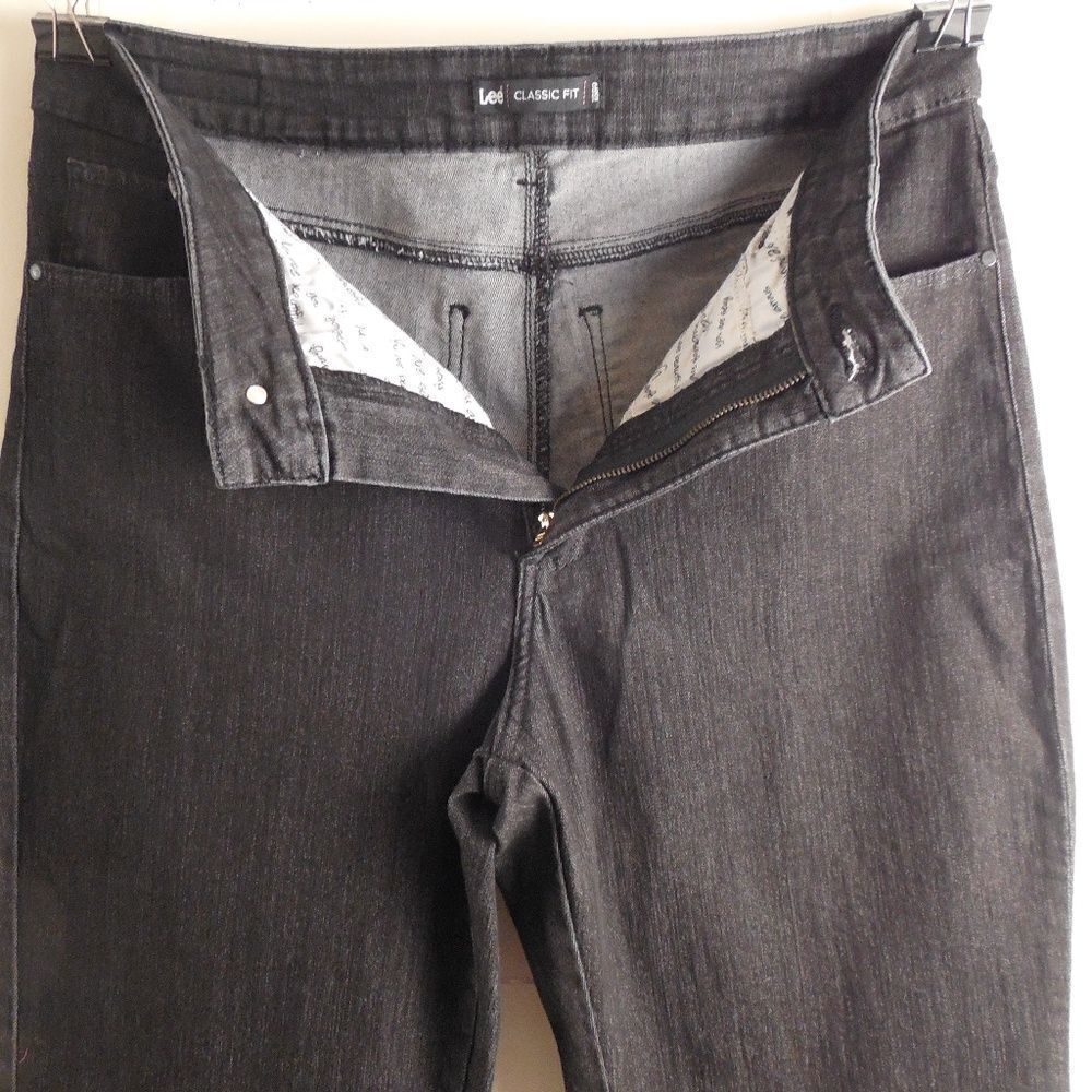 431028...Lee Straight leg Jeans Size 18W, W34" 31"Inseam  11"Rise