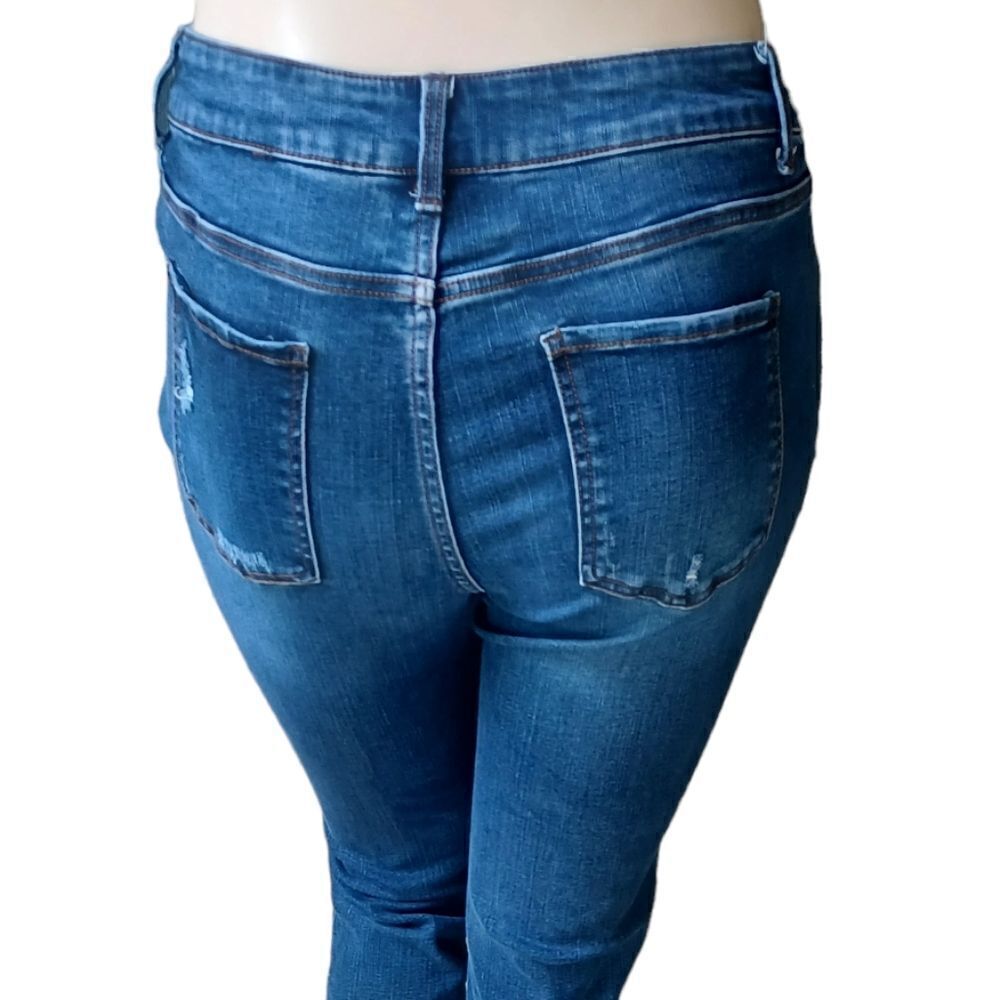 698010....Time and Tru High Rise Skinny Jeans Size 12, W28" 22"Inseam 11"Rise