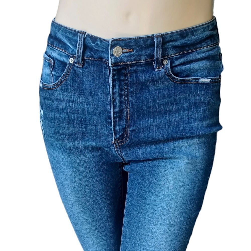 698010....Time and Tru High Rise Skinny Jeans Size 12, W28" 22"Inseam 11"Rise