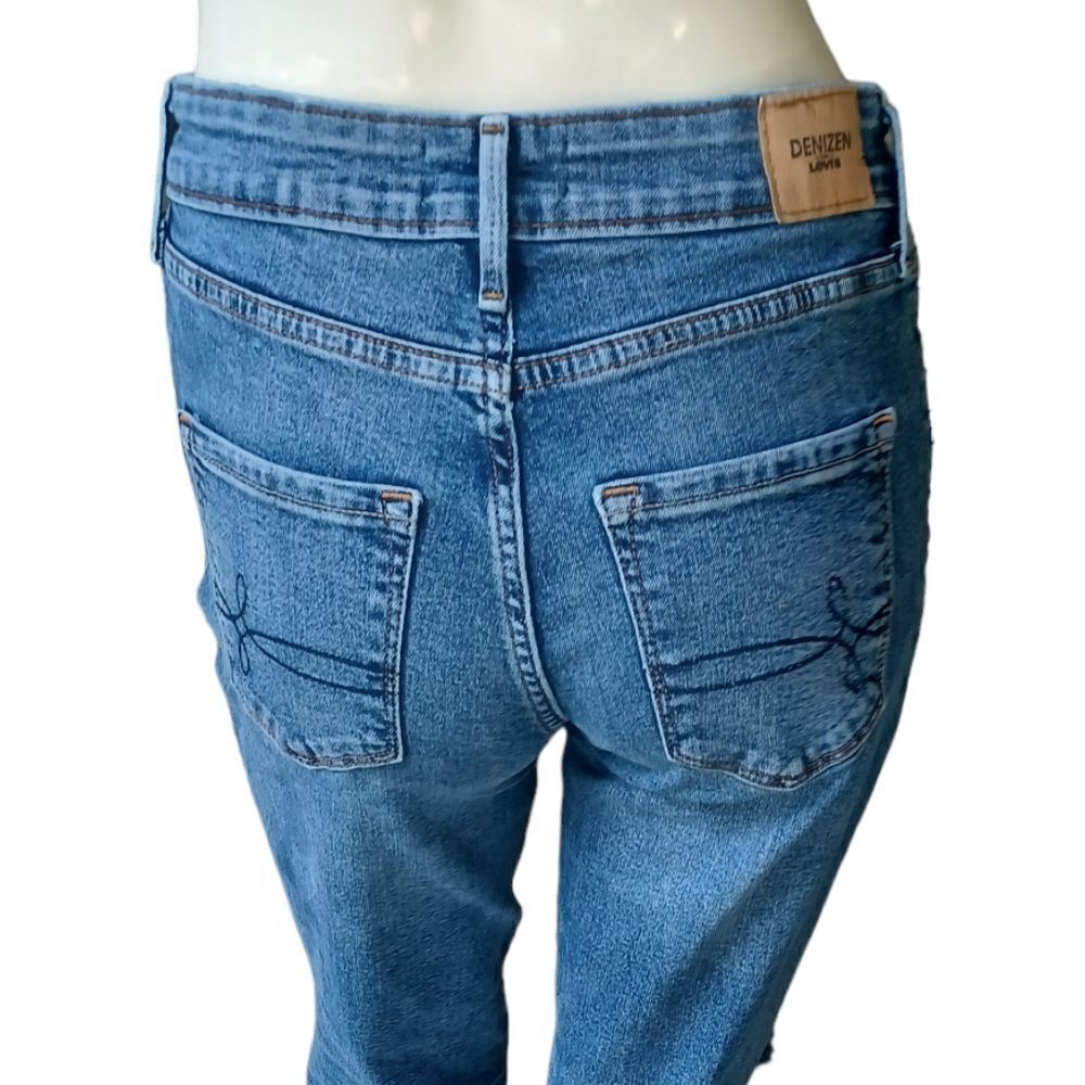 697910.....Denizen by Levi's Mid-Rise Boyfriend Jeans Size 2 W26