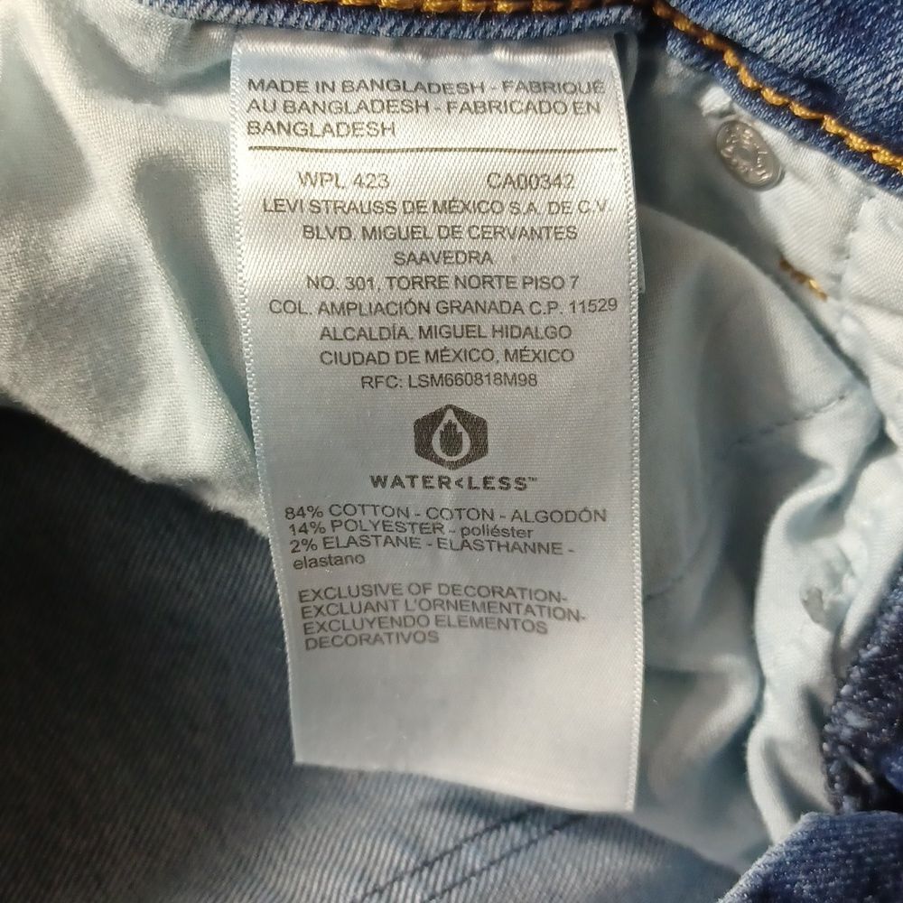 697910.....Denizen by Levi's Mid-Rise Boyfriend Jeans Size 2 W26