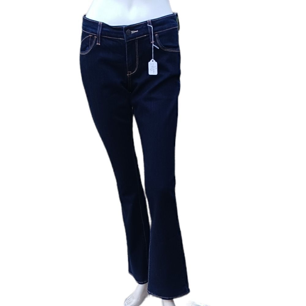 10309....Old Navy Flirt Bootcut Jeans Size 2R, W28" 31"Inseam  8"Rise