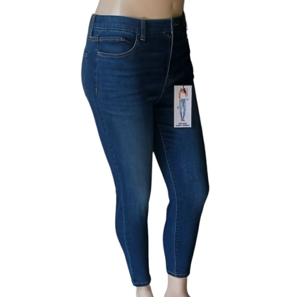 1029......BCBGeneration Mid-Rise Curvy Skinny Jeans Size 13/31