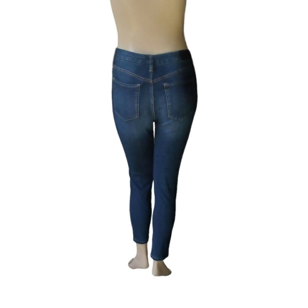 1029......BCBGeneration Mid-Rise Curvy Skinny Jeans Size 13/31