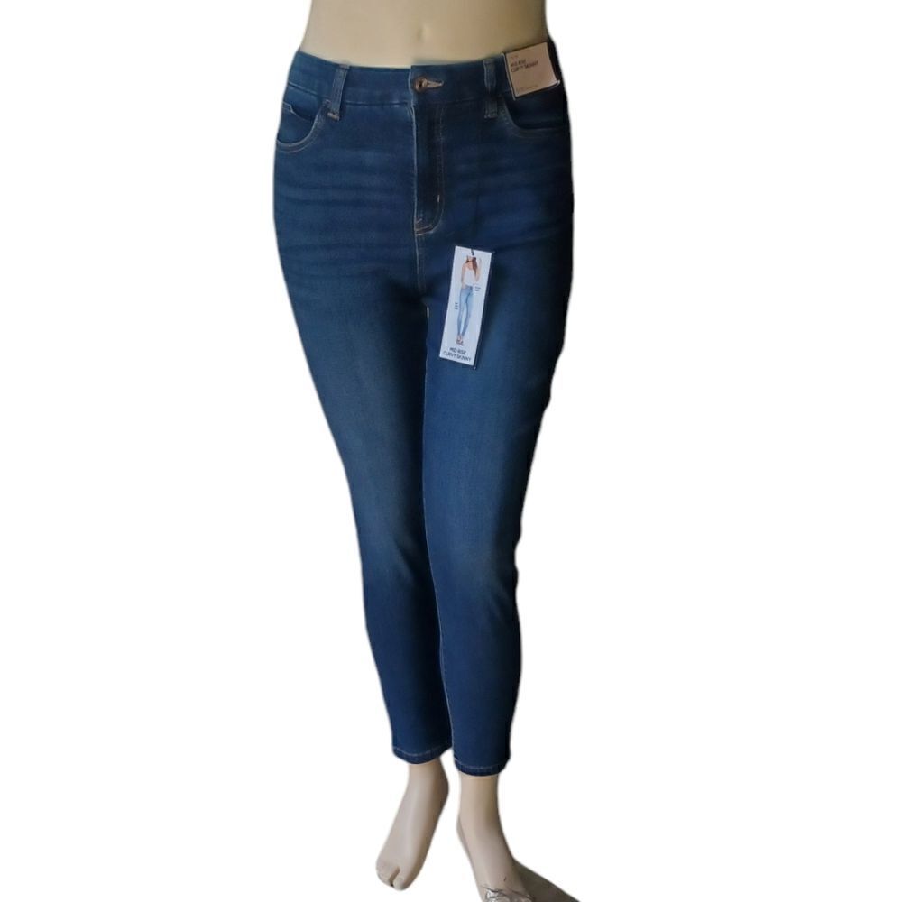 1029......BCBGeneration Mid-Rise Curvy Skinny Jeans Size 13/31