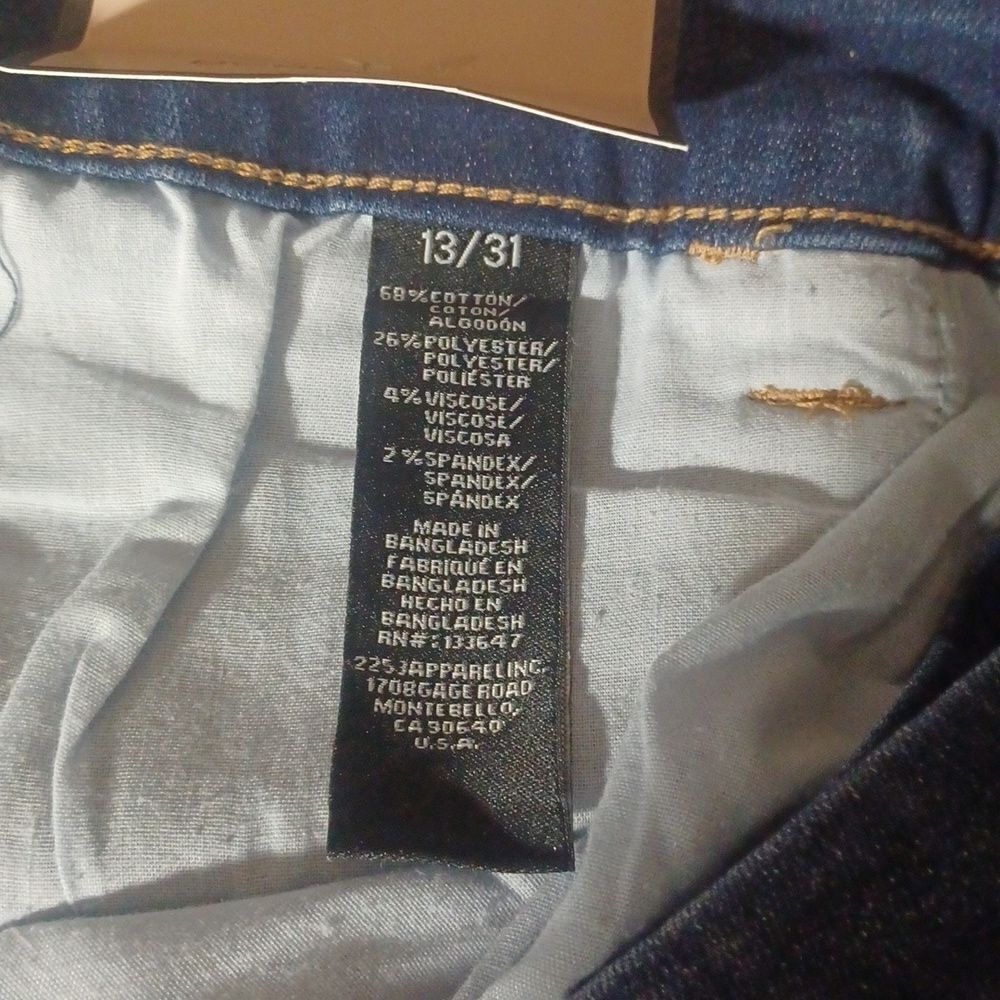 1029......BCBGeneration Mid-Rise Curvy Skinny Jeans Size 13/31