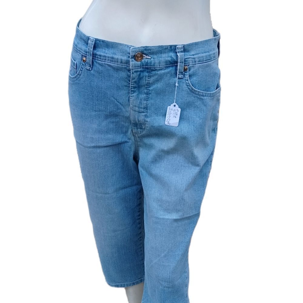 121510..Gloria Vanderbilt Crop Jeans Size 6,  W28" 16"Inseam 10"Rise