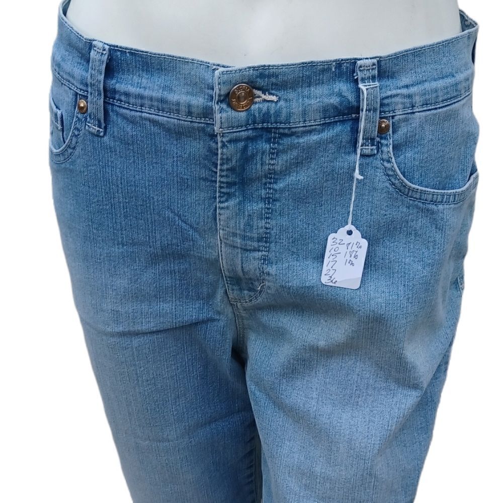 121510..Gloria Vanderbilt Crop Jeans Size 6,  W28" 16"Inseam 10"Rise