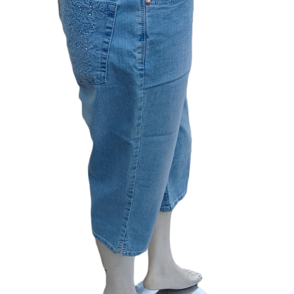 121510..Gloria Vanderbilt Crop Jeans Size 6,  W28" 16"Inseam 10"Rise