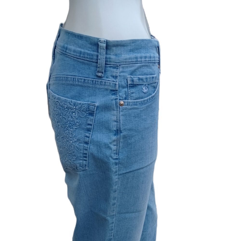 121510..Gloria Vanderbilt Crop Jeans Size 6,  W28" 16"Inseam 10"Rise