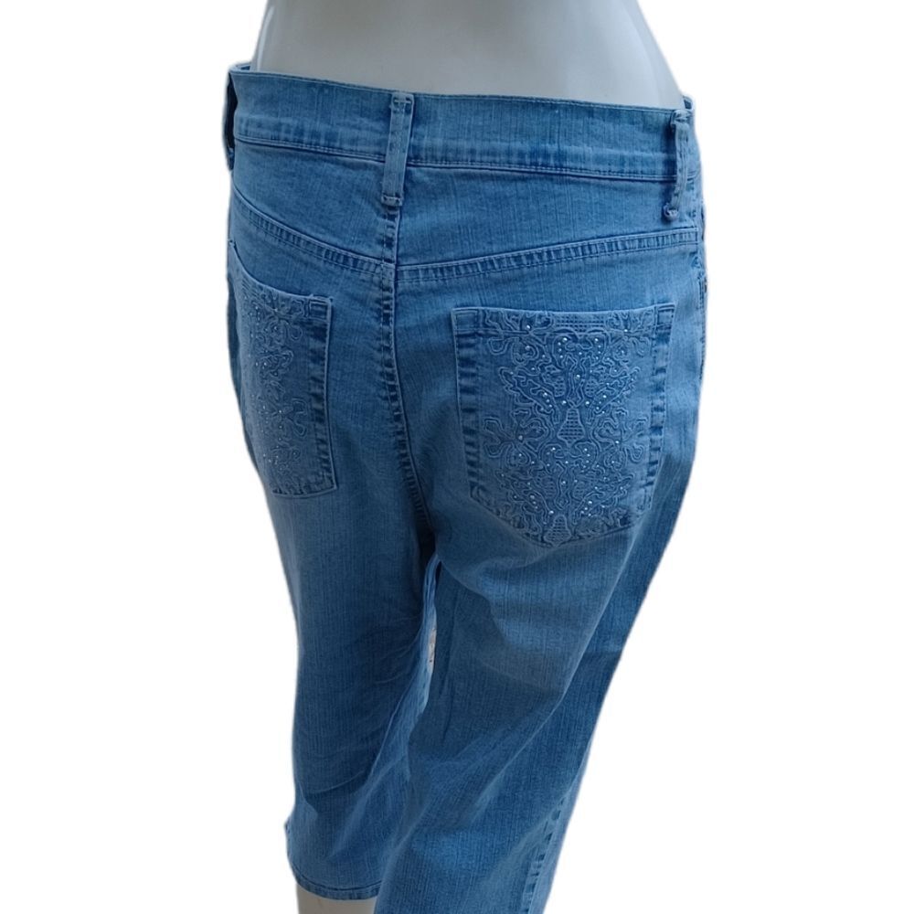 121510..Gloria Vanderbilt Crop Jeans Size 6,  W28" 16"Inseam 10"Rise