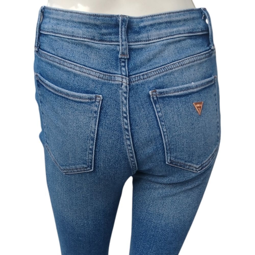 5014...Guess Skinny Jeans Size 26, 25" Inseam 8" Rise