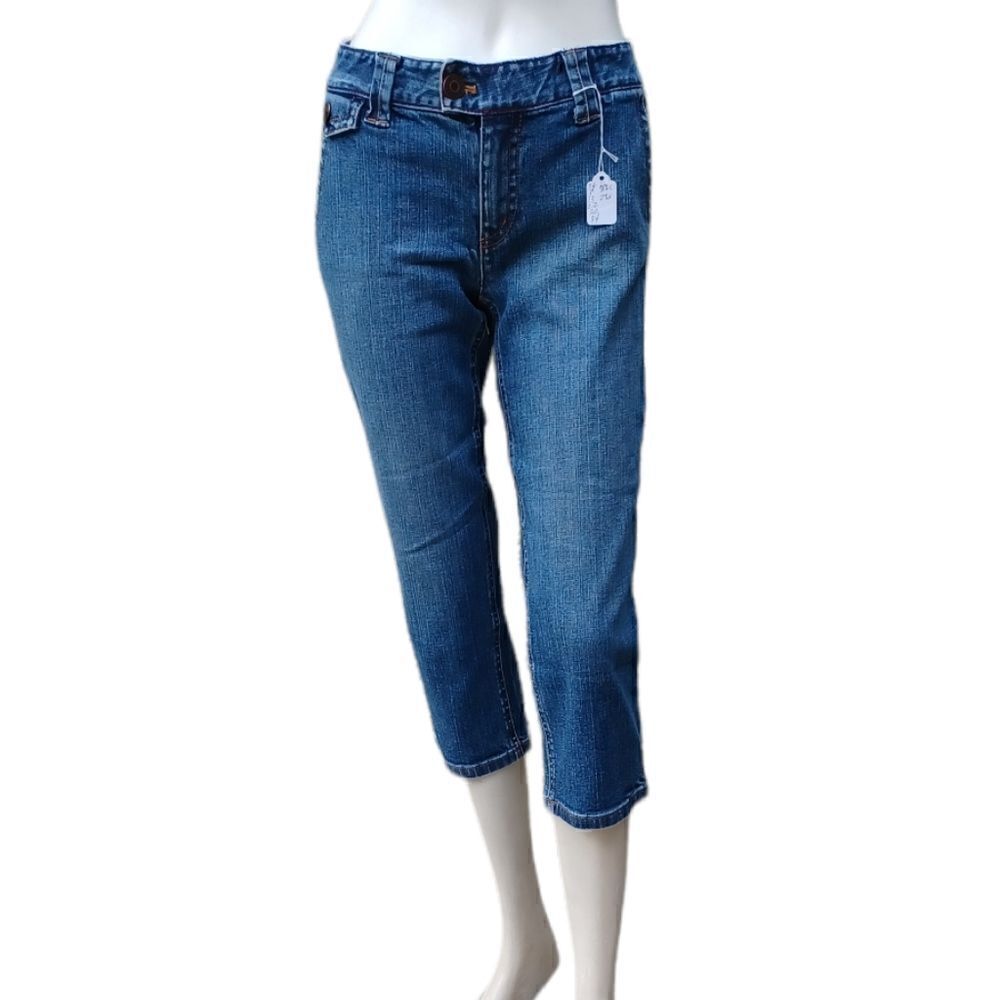 419648....Ann Taylor Crop Jeans Size 6, 30" Waist 21" Inseam 7" Rise