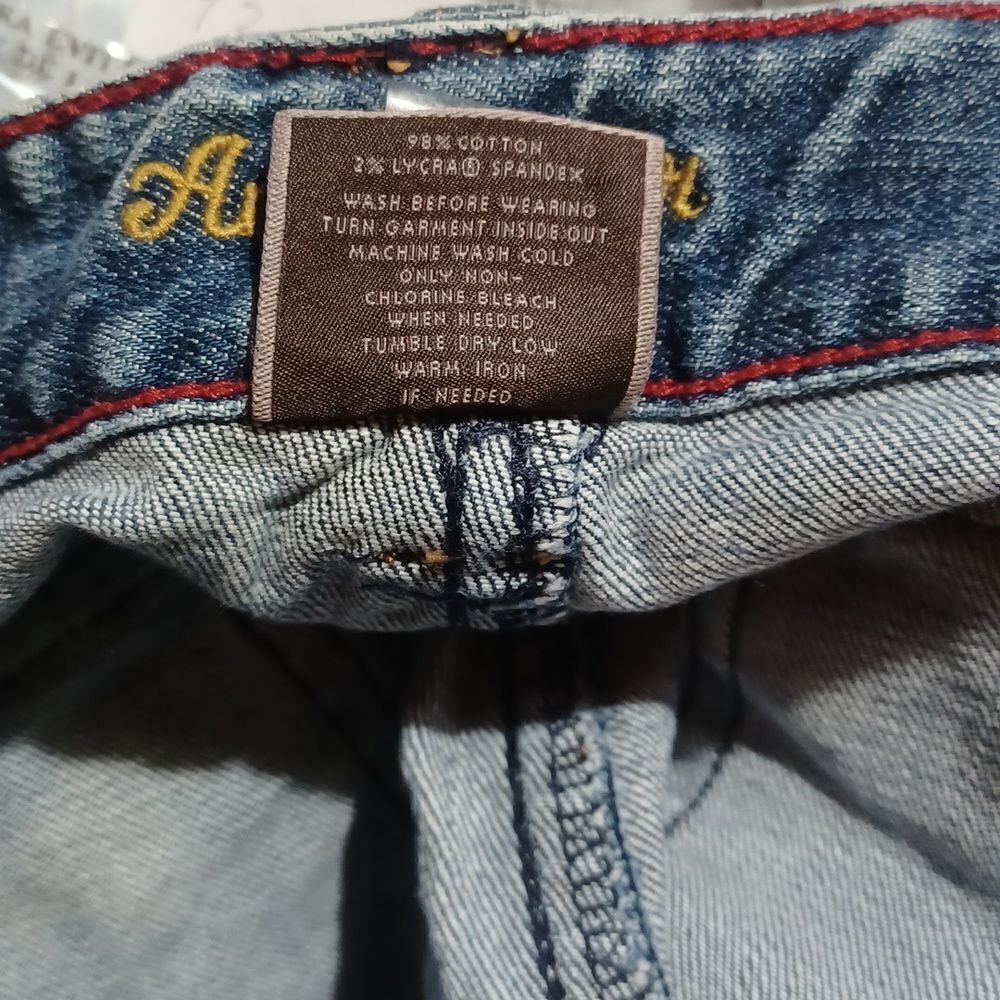 419648....Ann Taylor Crop Jeans Size 6, 30" Waist 21" Inseam 7" Rise