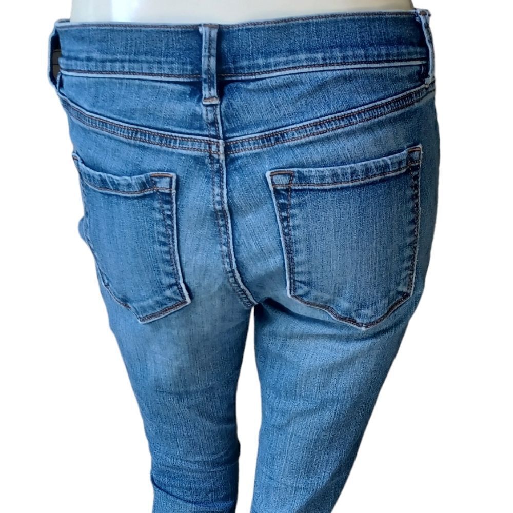 697439.....Ann Taylor Loft Skinny Jeans Size  29/6P, 8" Rise