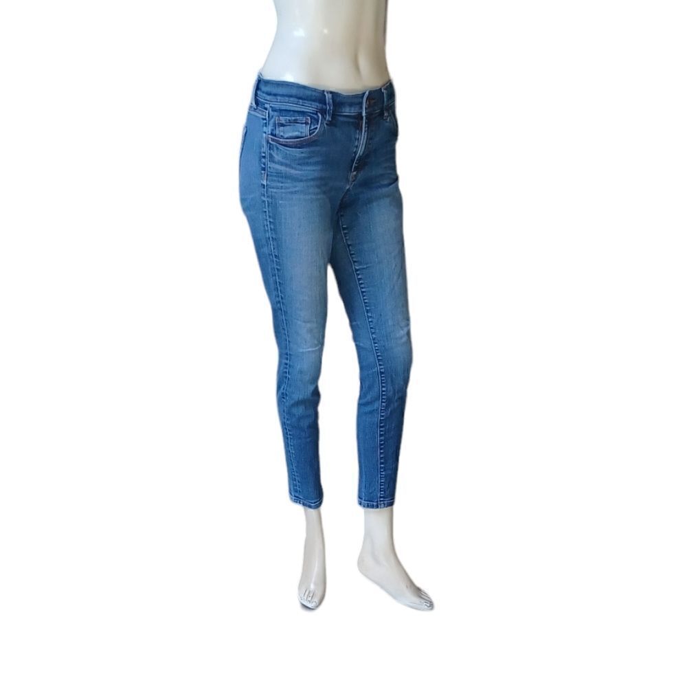 697439.....Ann Taylor Loft Skinny Jeans Size  29/6P, 8" Rise