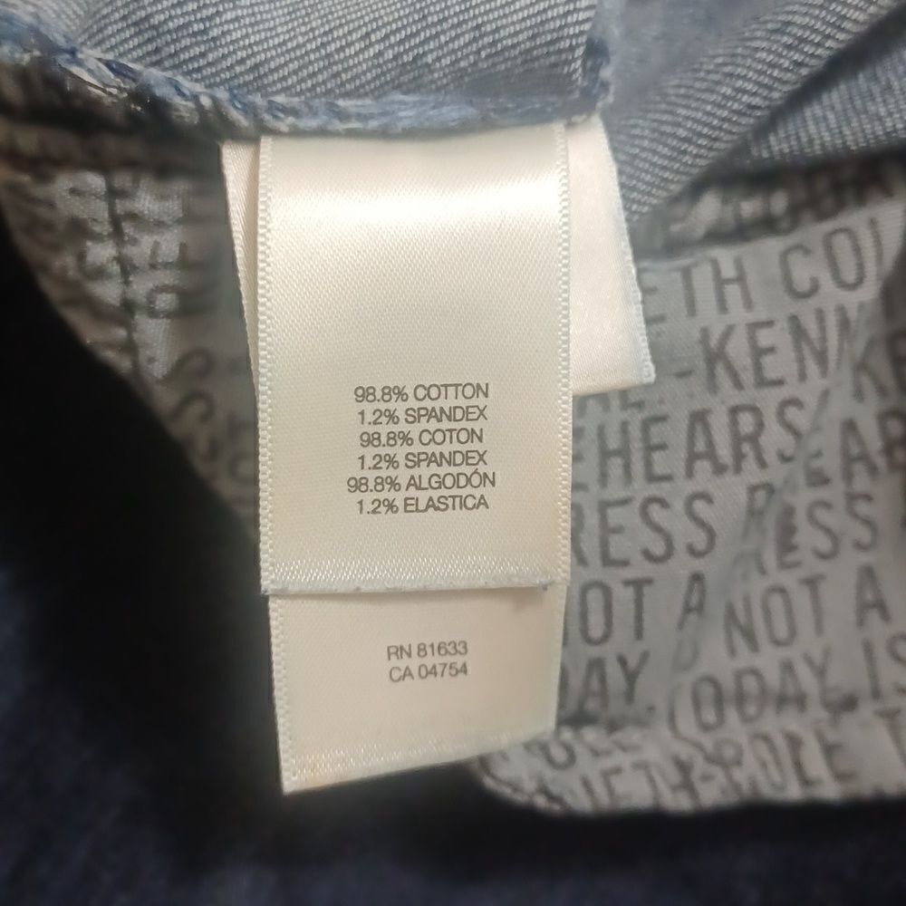 668534....Kenneth Cole Bootcut Jeans Size 27, W28"  32"Inseam  7"Rise