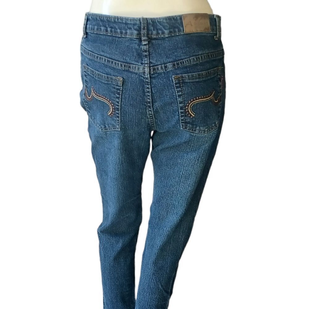 67643...August Straight leg Jeans Size 32