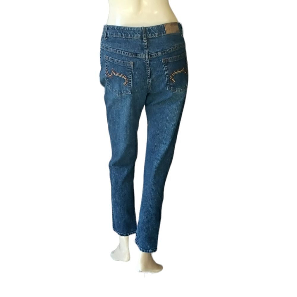 67643...August Straight leg Jeans Size 32