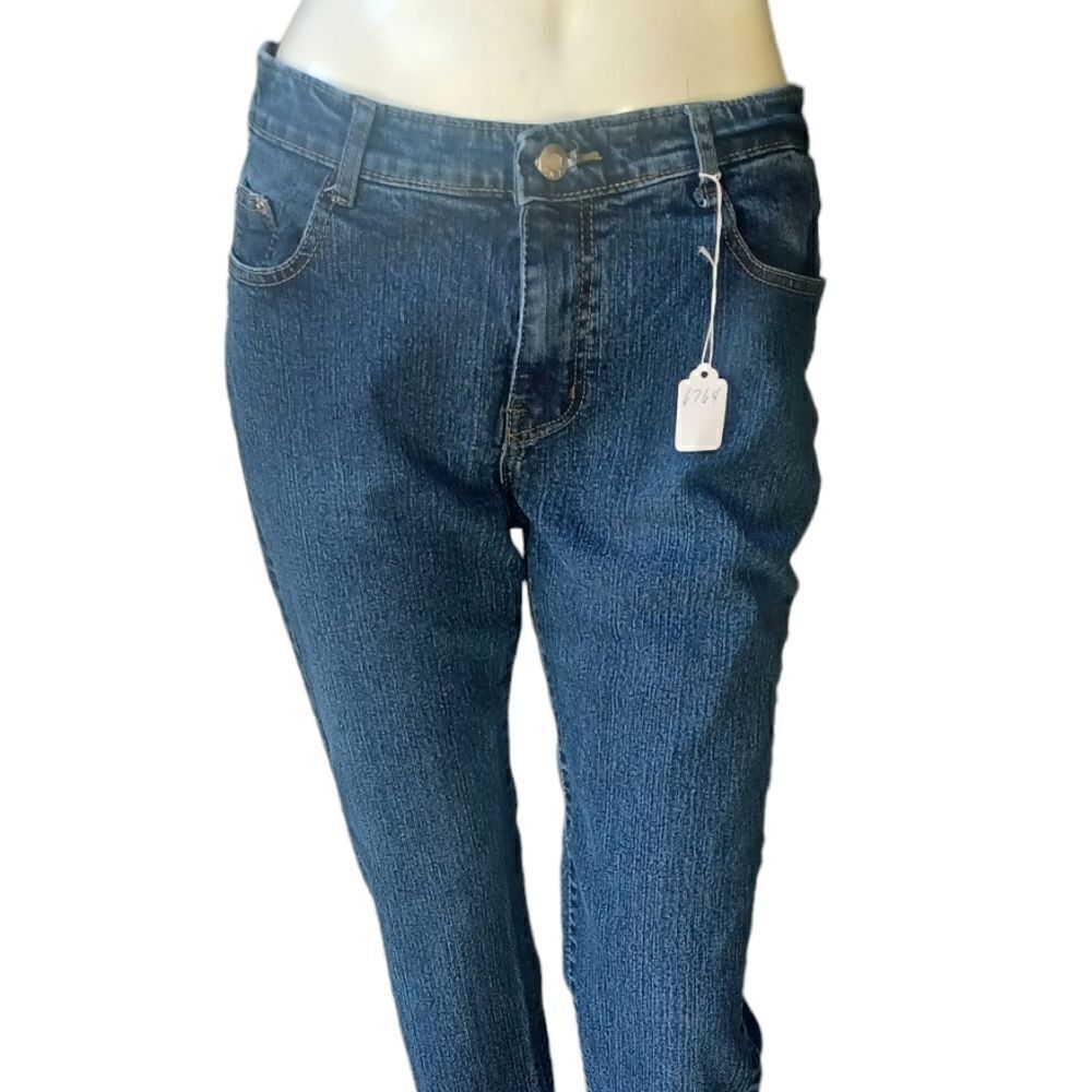 67643...August Straight leg Jeans Size 32