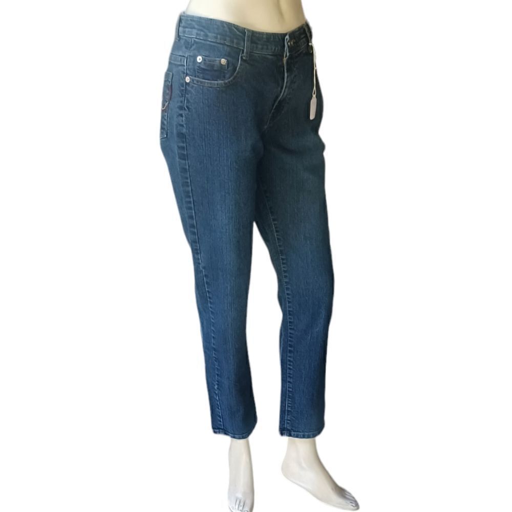 67643...August Straight leg Jeans Size 32