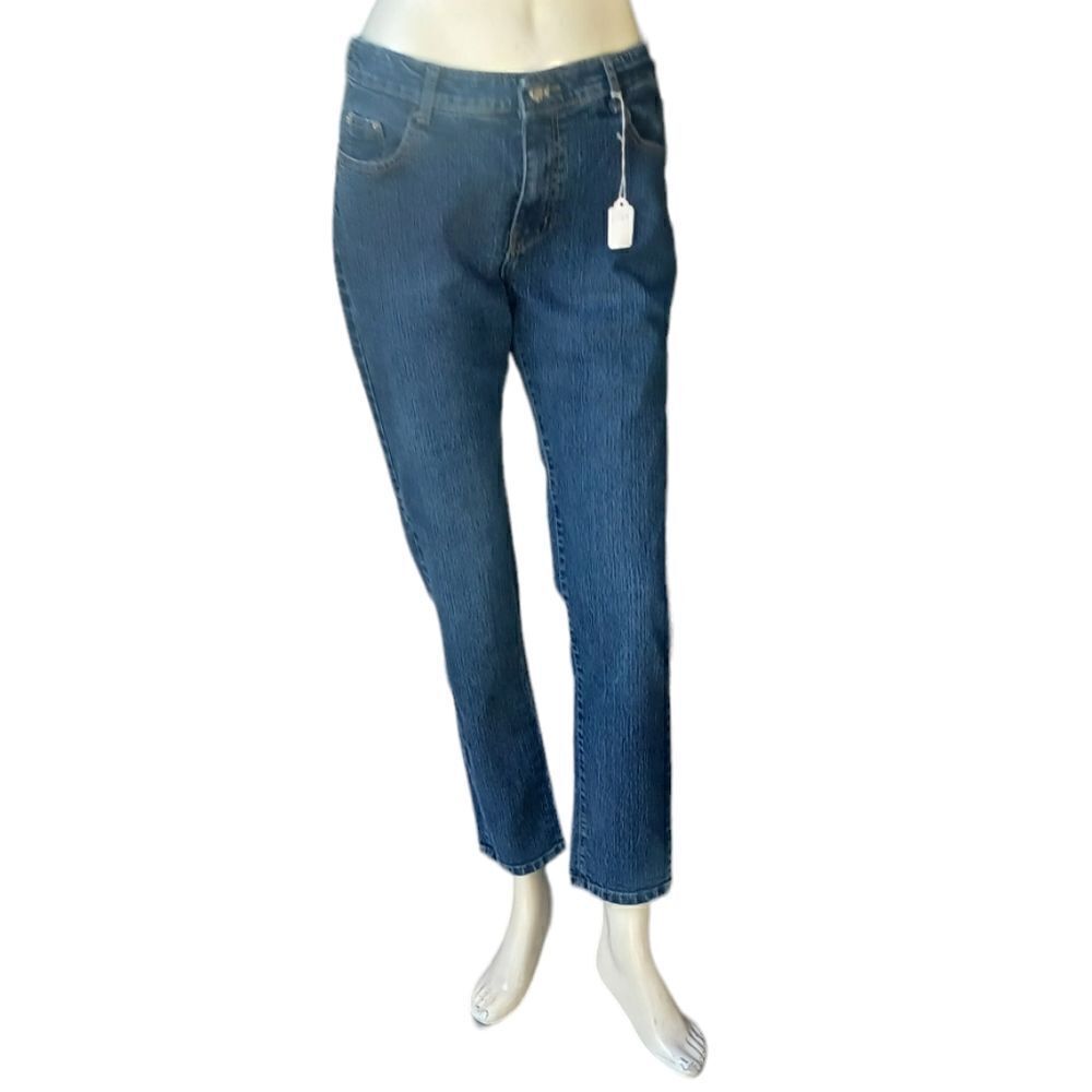 67643...August Straight leg Jeans Size 32