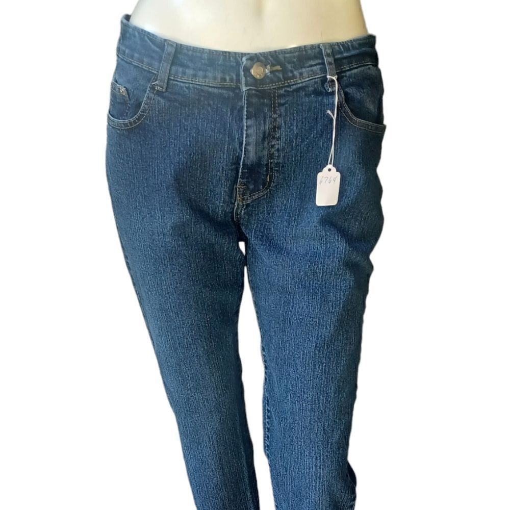 67643...August Straight leg Jeans Size 32