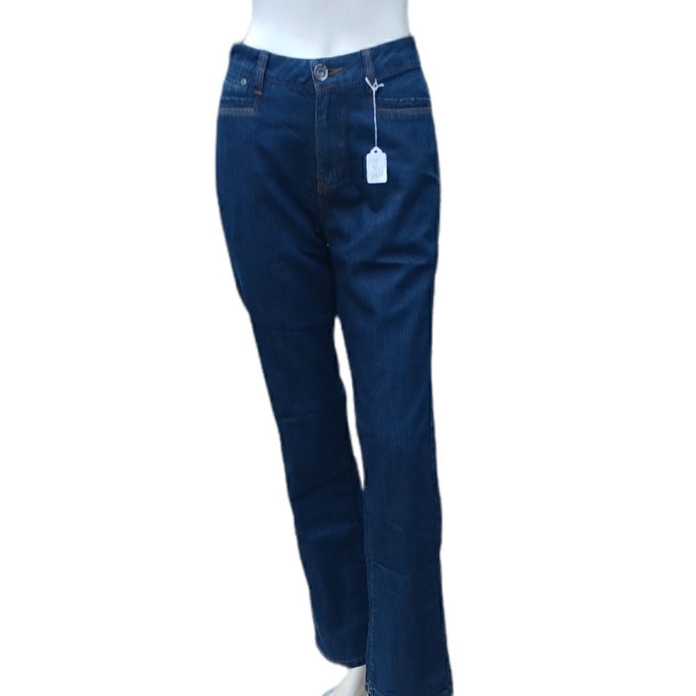 447710...Natural Reflections Straight leg Size 6. W28" 30"Inseam  10"Rise